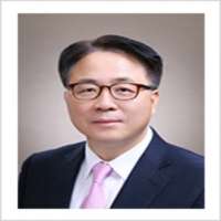 Kang Wook Lee 