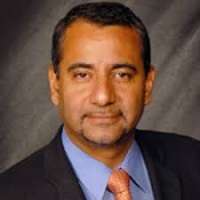 Luis E. Raez